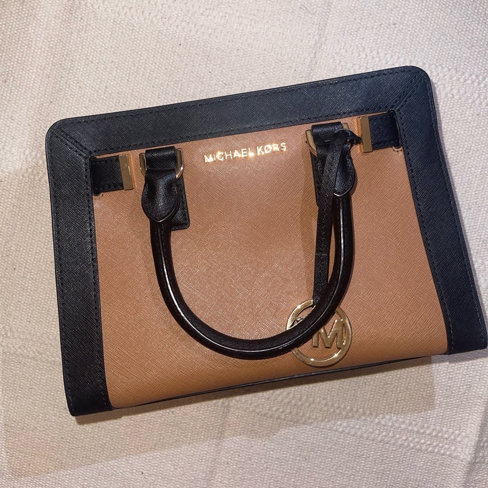 Used Michael Kors bag. In great condition.
